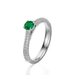 Pierścionek ze szmaragdem i diamentami białe złoto AJPZ_051